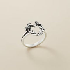 Flowering Vines Heart Ring