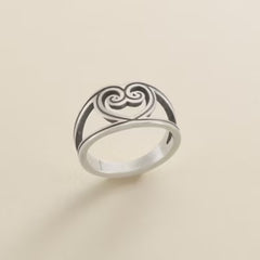 Traced Lines Heart Ring